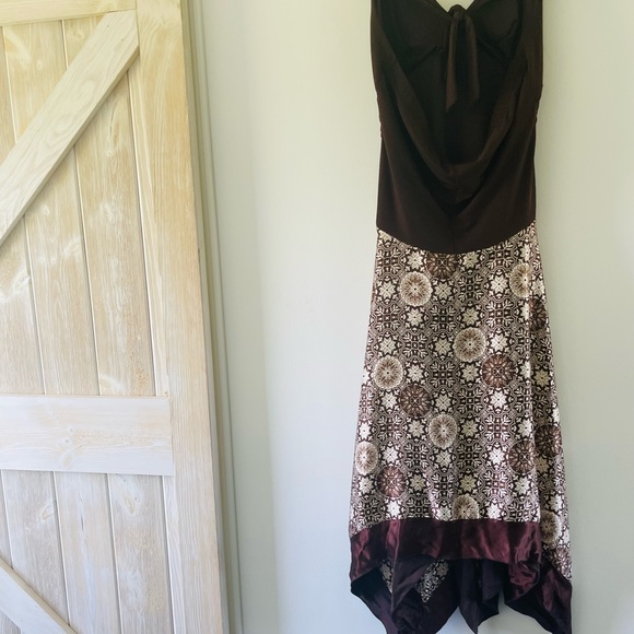 Flowy, Flowery, and Satiny Dress - Picture 6 of 9